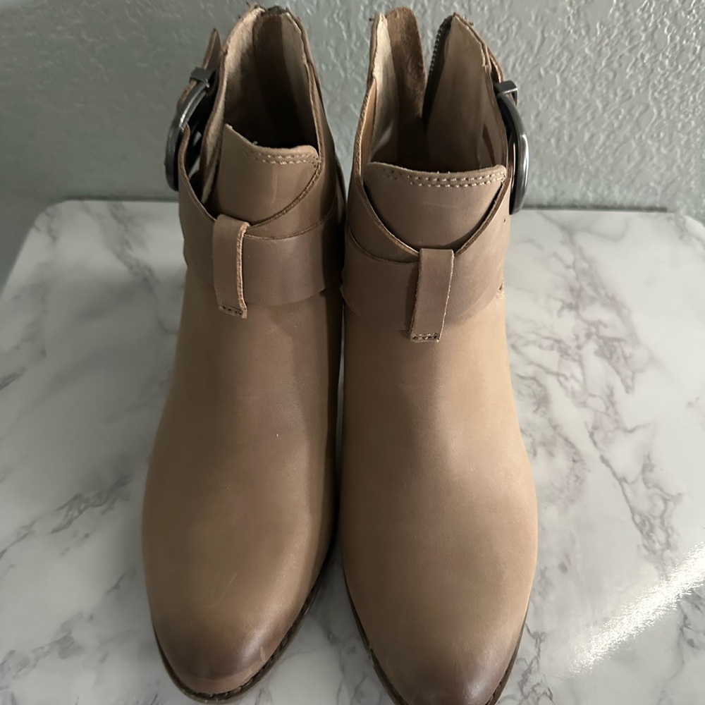 Vionic Tan Leather Ankle Boots
